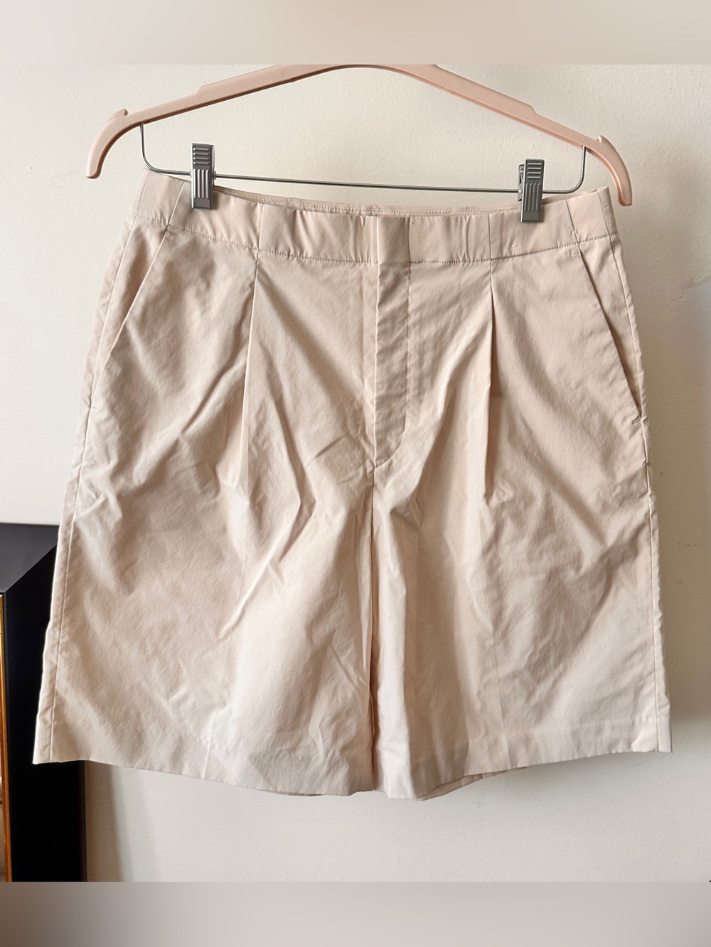 Uniqlo xTheory Classic High-Rise Pleated Women’s Shorts — Cream